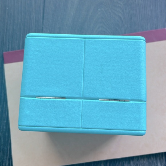 Tiffany bracelet storage box. - Picture 7 of 10